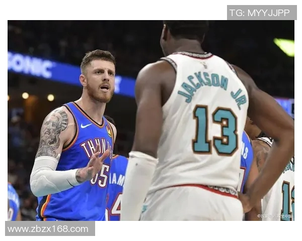 火箭队与雷霆队精彩打斗瞬间全记录，篮球场上的激情碰撞与对抗