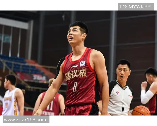 方硕的篮球之路:从青涩少年到CBA明星的奋斗历程与成长故事 方硕的篮球之路:从青涩少年到CBA明星的奋斗历程与成长故事